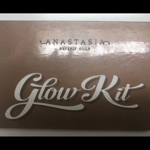 Anastasia Beverly Hills Glow Kit- Like new!